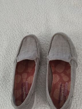 Skechers Slip-On Casual Shoe - Light Gray Upper, Coral Insole